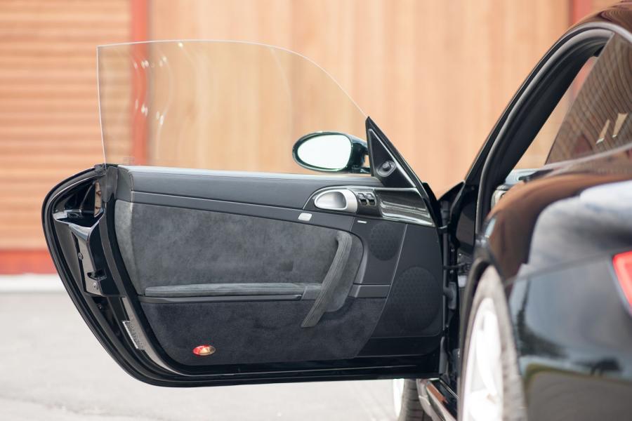Детали интерьера Porsche 911 GT2 (997) 2008 года  (NA) (фото 30 из 107)